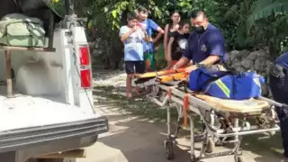 La mujer fue ingresada para ser atendida en el hospital