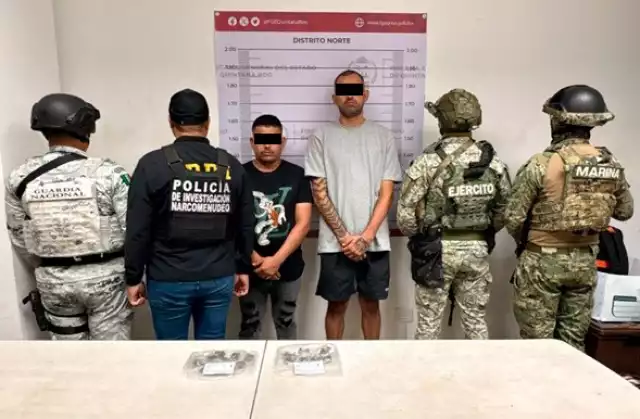 Operativos simultáneos dejaron tres personas detenidas por presunto narcomenudeo en Quintana Roo.