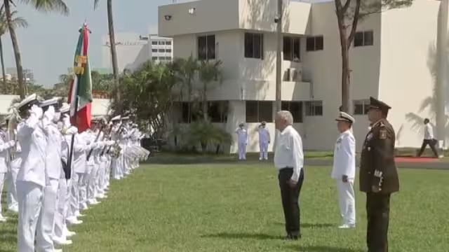 Por primera vez la ceremonia por el Día de la Marina se llevó en la Escuela Náutica Mercante, Fernando Siliceo y Torres, de Veracruz
