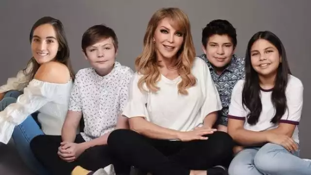 Hace unos días Laura Flores anunció que viajó a Mérida para buscar a los padres biológicos de su hijo