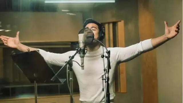 Carlos Rivera estrenó su nuevo material discográfico llamado "Leyendas"