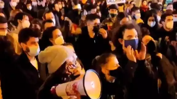 Las protestas en España por la detención de Pablo Hasél han ocasionado disturbios Las protestas en España por la detención de Pablo Hasél han ocasionado disturbios