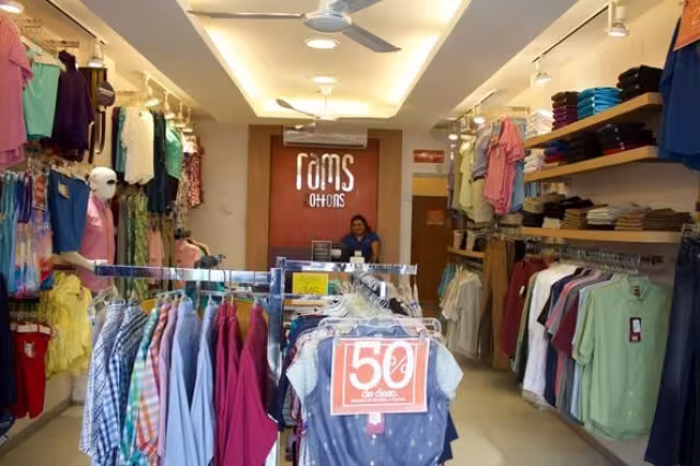 Los negocios lucen vacíos, sin clientes que los visiten.