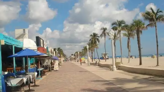 El tiroteo sigue activo en Hollywood Beach El tiroteo sigue activo en Hollywood Beach