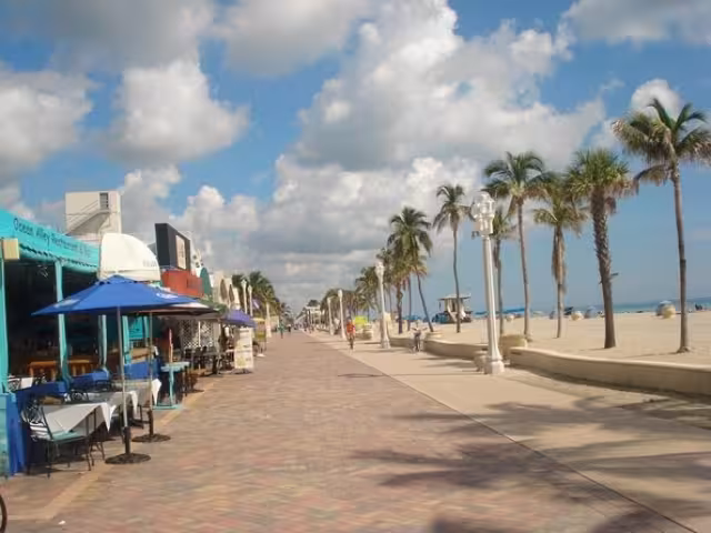 El tiroteo sigue activo en Hollywood Beach
