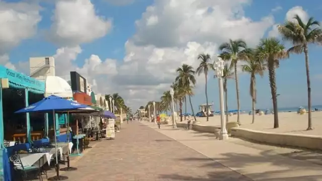 El tiroteo sigue activo en Hollywood Beach