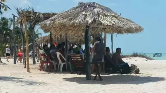 Este fin de semana se dejaron ver turistas extranjeros en las playas de Sabancuy Este fin de semana se dejaron ver turistas extranjeros en las playas de Sabancuy