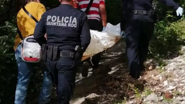 Elementos de la policía ministerial y Seguridad Pública rescataron el cuerpo de un indigente