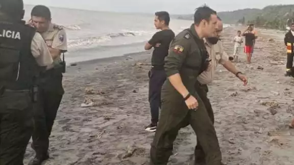 Elementos de la Policía Nacional de Ecuador viajaban a bordo de la avioneta que se estrelló en el mar