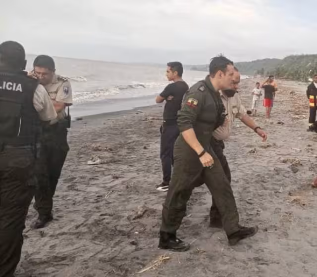 Elementos de la Policía Nacional de Ecuador viajaban a bordo de la avioneta que se estrelló en el mar