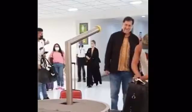 El diputado arribó al Aeropuerto Internacional de la Ciudad de México