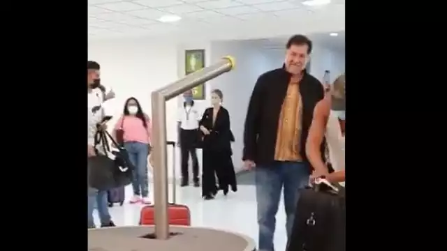 El diputado arribó al Aeropuerto Internacional de la Ciudad de México