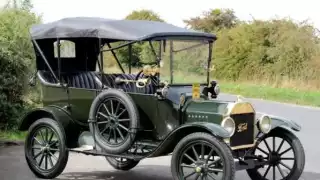 En 1906, Don Eusebio Escalante Bates importó un Ford “T” que fue el primer automóvil de gasolina que hubo en México