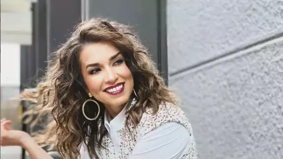 Muchos querían de VLA a Laura G Muchos querían de VLA a Laura G