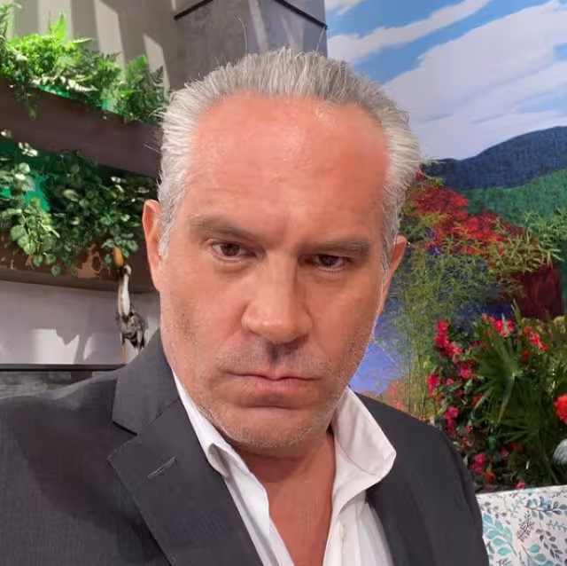 El conductor Arath de la Torre había sido señalado de infidelidad hace unos meses, por lo que surgen rumores de una posible separación con su esposa