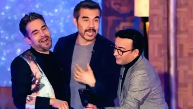 Omar Chaparro y Adal Ramones obligaron a Adrián Uribe a enviar un mensaje a Belinda. Foto: Especial