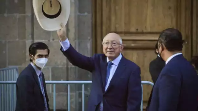 Ken Salazar acudió a Palacio Nacional a una reunión con Andrés Manuel López Obrador