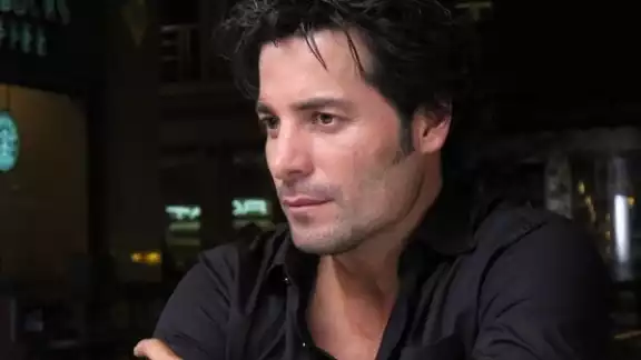 Chayanne se mantiene fiel a su estilo romántico y se aleja del Reggaeton