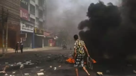 Las protestas continúan desde el golpe de Estado