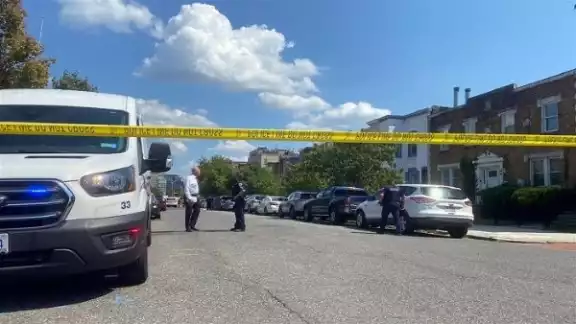 Policías de Tulare tomaron conocimiento del tiroteo, donde murió un bebé de 6 meses y su madre de 17 años Policías de Tulare tomaron conocimiento del tiroteo, donde murió un bebé de 6 meses y su madre de 17 años