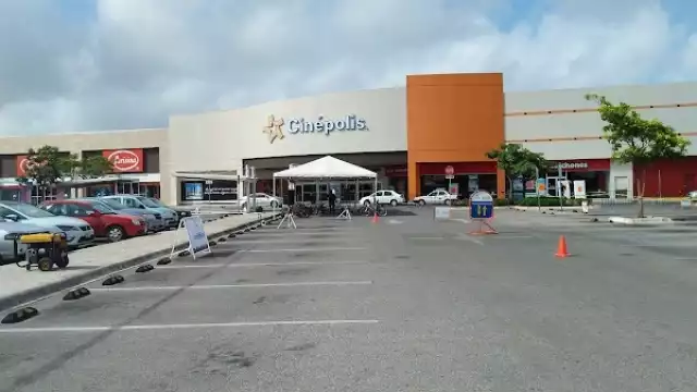 La joven se encontraba al interior de una plaza cuando un hombre la empezó a seguir