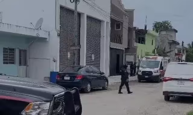 Elementos de diferentes corporaciones y paramédicos llegaron al lugar.