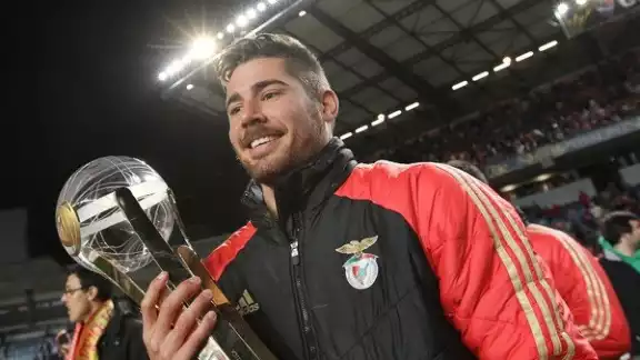 Javi García ha decidido colgar las botas y dice adiós al futbol profesional a los 35 años Javi García ha decidido colgar las botas y dice adiós al futbol profesional a los 35 años