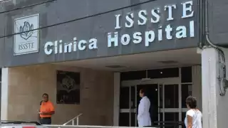 el pequeño tragó líquido amniótico el cual se le fue a los pulmones y le ha causado problemas para respirar