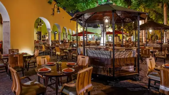 Actualmente el parque está destinado para restaurantes y noches de trova Actualmente el parque está destinado para restaurantes y noches de trova