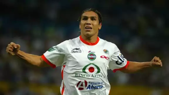 Salvador Cabañas arribó a Jaguares e Chiapas proveniente de la liga de Chile donde jugaba con el Audax Italiano Salvador Cabañas arribó a Jaguares e Chiapas proveniente de la liga de Chile donde jugaba con el Audax Italiano