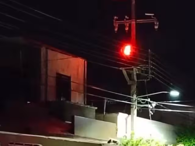 El transformador se incendió y se mantuvo así por más de 12 horas.