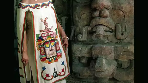 El baile y traje de Chetumaleña se presentó por primera ocasión durante la visita del entonces presidente Adolfo López Mateos en 1959 a Chetumal El baile y traje de Chetumaleña se presentó por primera ocasión durante la visita del entonces presidente Adolfo López Mateos en 1959 a Chetumal