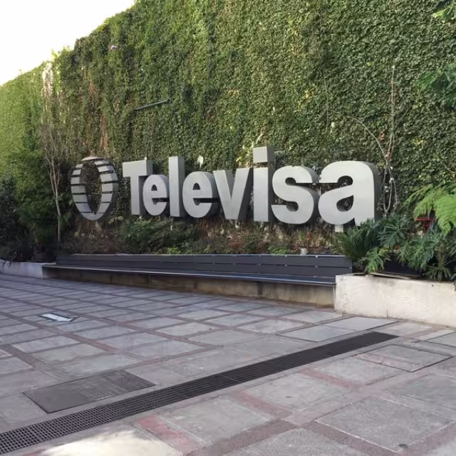 Luego de la unión de Televisa y Univision, ambas televisoras tendrán dos nuevas plataformas de streaming llamadas ViX y ViX + y con ello nuevo contenido exclusivo en el que destacó el anuncio del remake de Senda Prohibida, primera telenovela producida en México