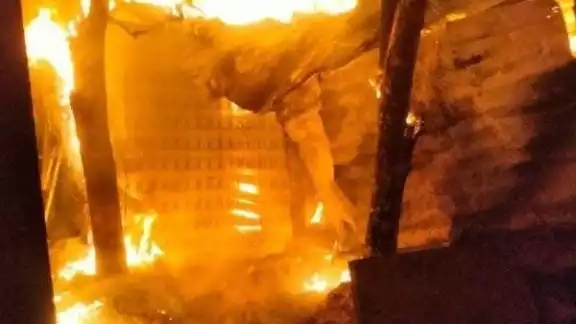 Las llamaradas dejaron daños materiales sin lesionados Las llamaradas dejaron daños materiales sin lesionados