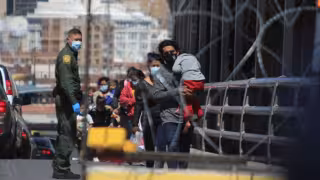 Deportan a 656 mexicanos desde Estados Unidos a Tapachula; repatriaciones por vía aérea se duplican en la frontera sur