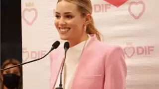 ¡Adiós a su hermosa cabellera! Mariana Rodríguez se corta el cabello para animar a un niño con cáncer