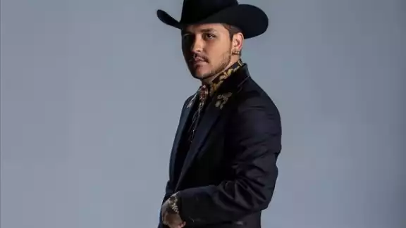 En uno de los recintos donde se presentó, el cantante hizo una confesión que levantó las sospechas de sus fans