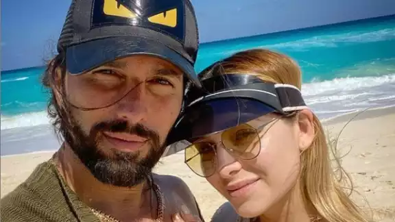 Poncho De Nigris pasó un fin de semana con su esposa en las playas de Cancún