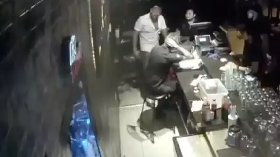 El gerente fue arrestado por la policía El gerente fue arrestado por la policía
