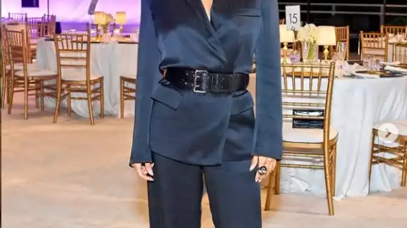 La actriz estadounidense Eva Longoria, se mostró a través de redes sociales disfrutando de los rayos del Sol desde México