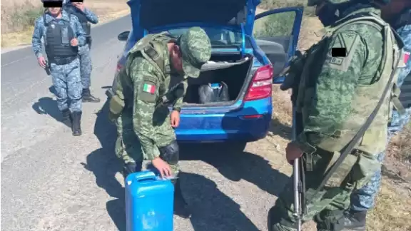 En el lugar se aseguraron 137,900 litros de hidrocarburo y varios vehículos En el lugar se aseguraron 137,900 litros de hidrocarburo y varios vehículos