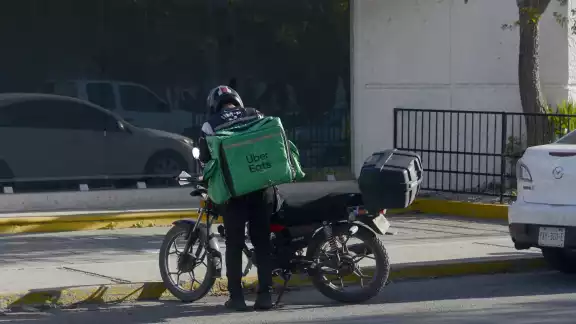 Repartidores expresaron tener incertidumbre no saber cuánto tendremos que pagar de impuestos al SAT Repartidores expresaron tener incertidumbre no saber cuánto tendremos que pagar de impuestos al SAT