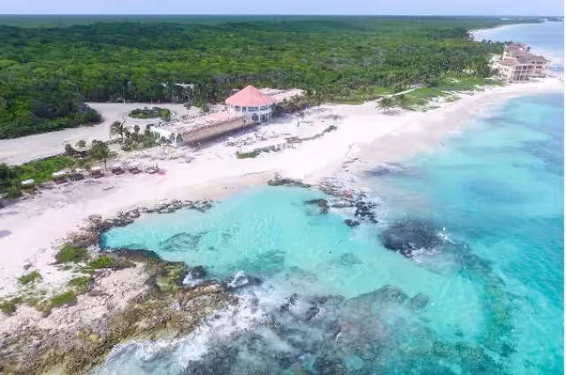 Caleta Tankah, ubicado a 5.5 km al norte de Tulum