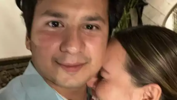 Los felices novios compartieron la noticia a través de sus redes sociales Los felices novios compartieron la noticia a través de sus redes sociales