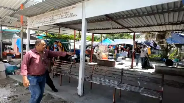 Locatorios del mercado de Chechen temen ser desalojados por taxistas