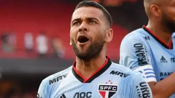 Dani Alves se dijo estar emocionado de jugar en Pumas Dani Alves se dijo estar emocionado de jugar en Pumas