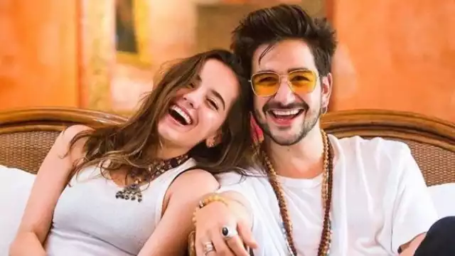 La actriz Evaluna compartió este domingo a través de sus redes sociales una foto de su esposo, el cantante Camilo, desnudo