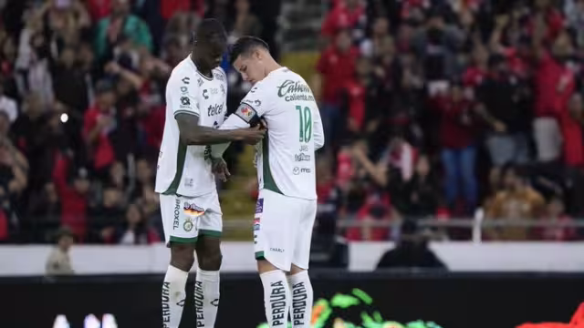 James entró para recibir el gafete de capitán