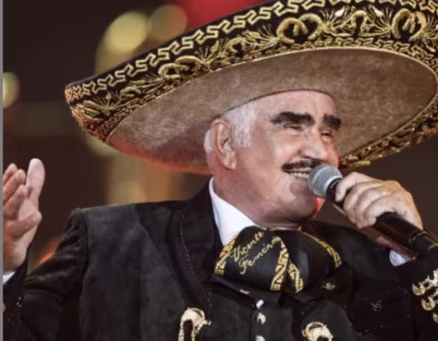 A pesar de su recaída, Vicente Fernández continúa estable y bajo tratamiento, por lo que esperan pronto pueda regresar a piso y continuar su rehabilitación