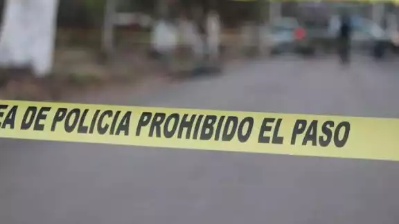 La motocicleta se encontraba destrozada en totalidad y el cuerpo parecía haber sido aplastado por los automóviles La motocicleta se encontraba destrozada en totalidad y el cuerpo parecía haber sido aplastado por los automóviles